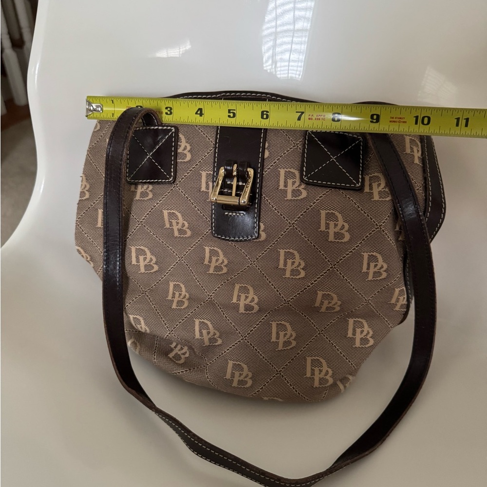 ✨Vintage Dooney & Bourke Brown Shoulder Bag with Structured Design✨ - Picture 16 of 16
